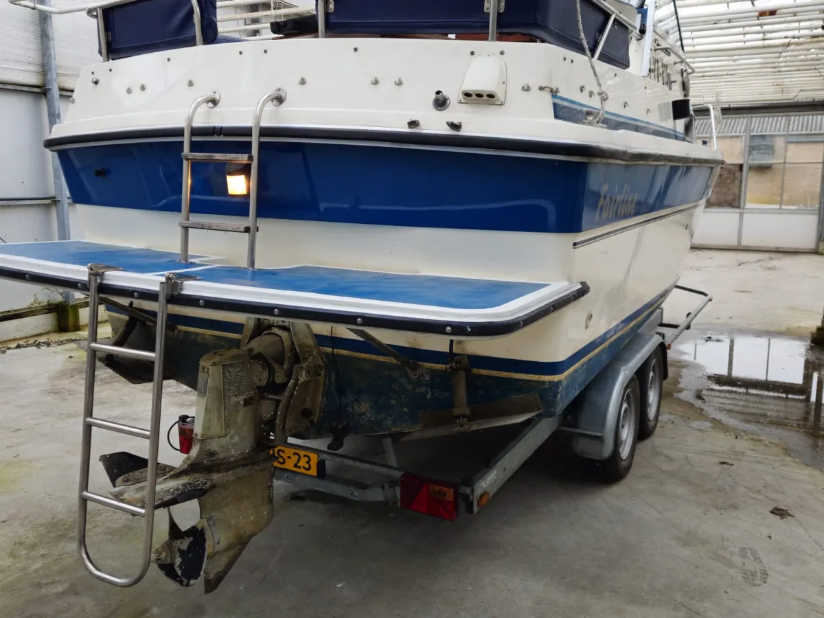 Polyester Motorboat Fairline 21 Weekender