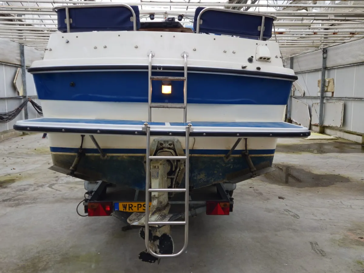 Polyester Motorboat Fairline 21 Weekender