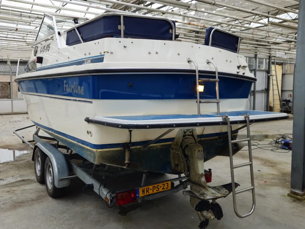 Polyester Motorboat Fairline 21 Weekender