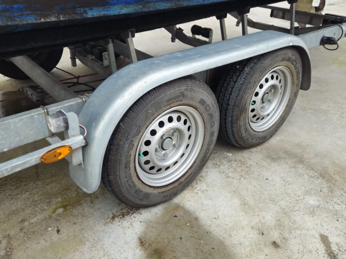 Polyester Motorboat Fairline 21 Weekender