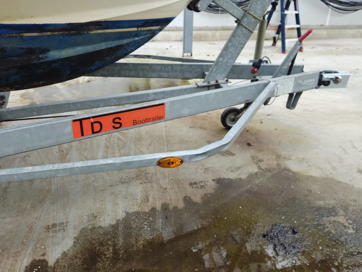 Polyester Motorboat Fairline 21 Weekender