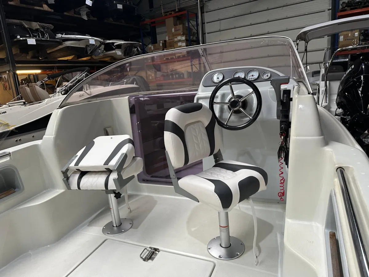 Polyester Speedboat Galia Galeon 560 cruiser