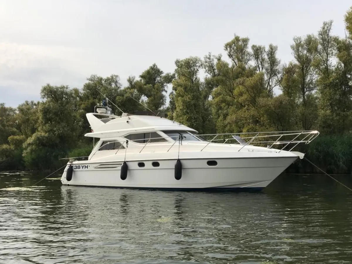 Polyester Motorboot Princess 360 Flybridge