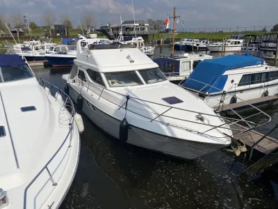 Polyester Motorboot Princess 360 Flybridge Foto 1