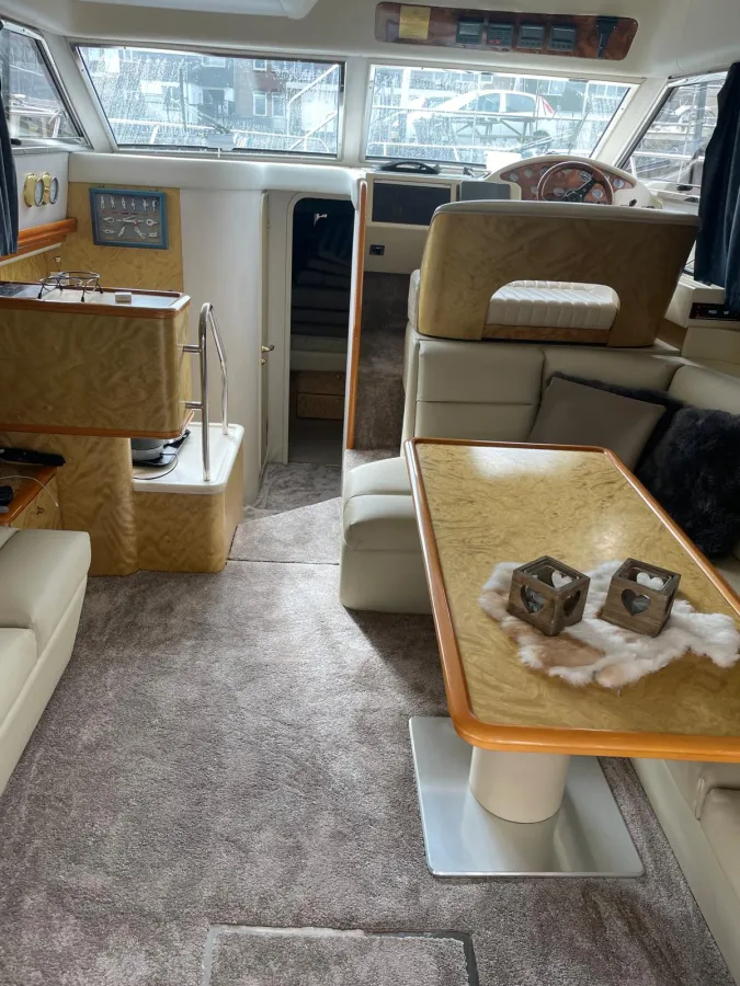 Polyester Motorboot Princess 360 Flybridge