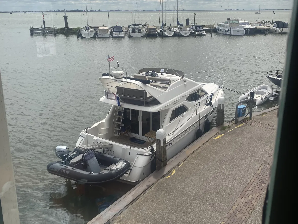 Polyester Motorboot Princess 360 Flybridge