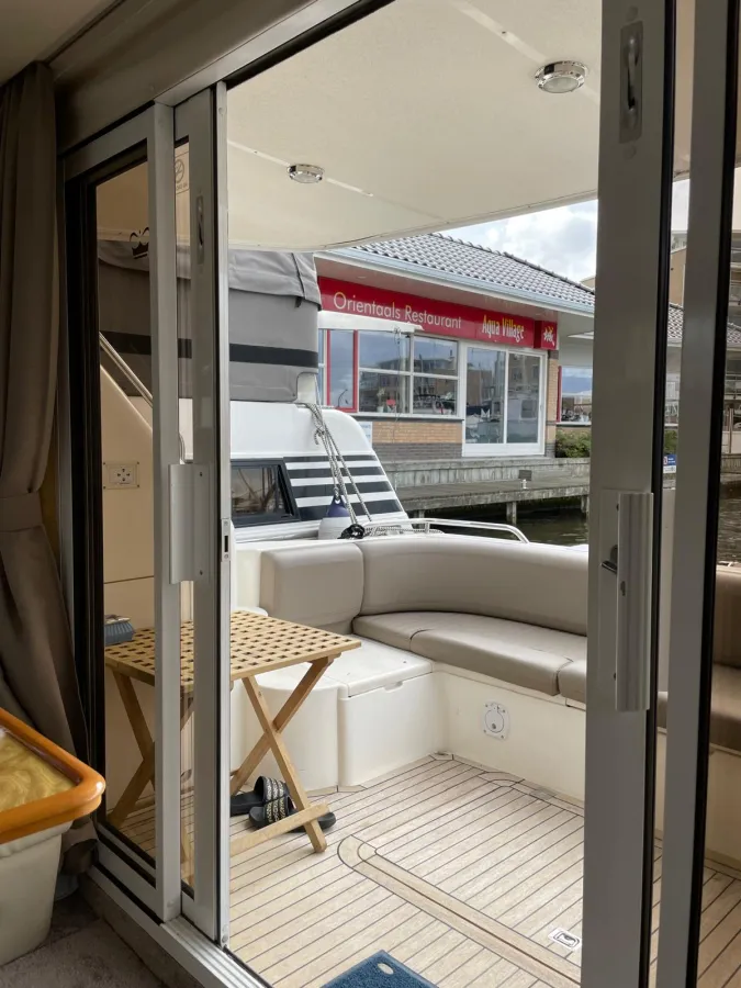 Polyester Motorboot Princess 360 Flybridge