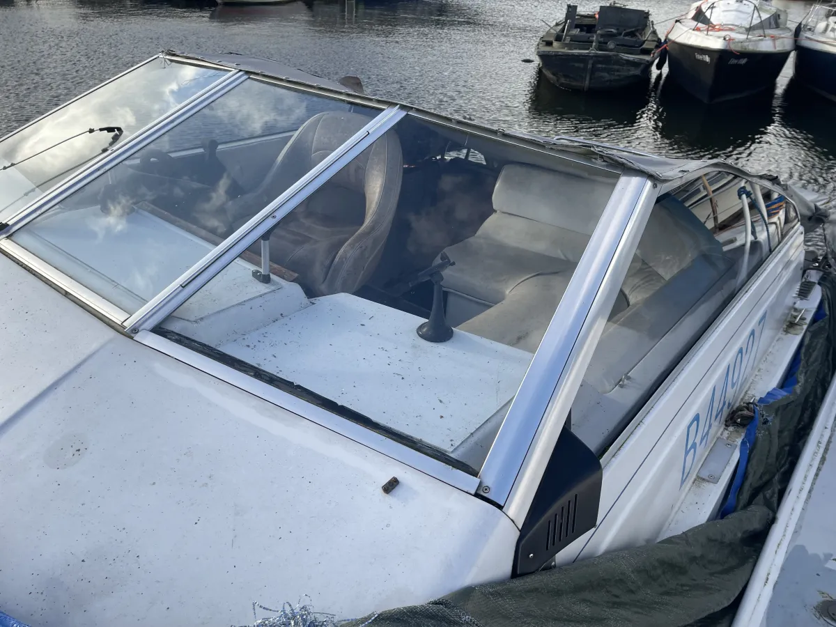 Polyester Budgetboat Bayliner 700