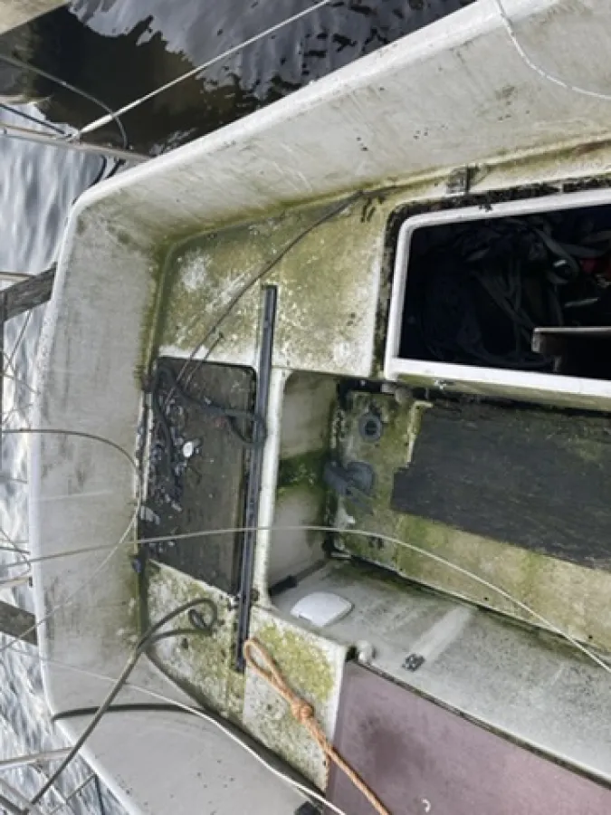 Polyester Budgetboat Cabin sailboat 700