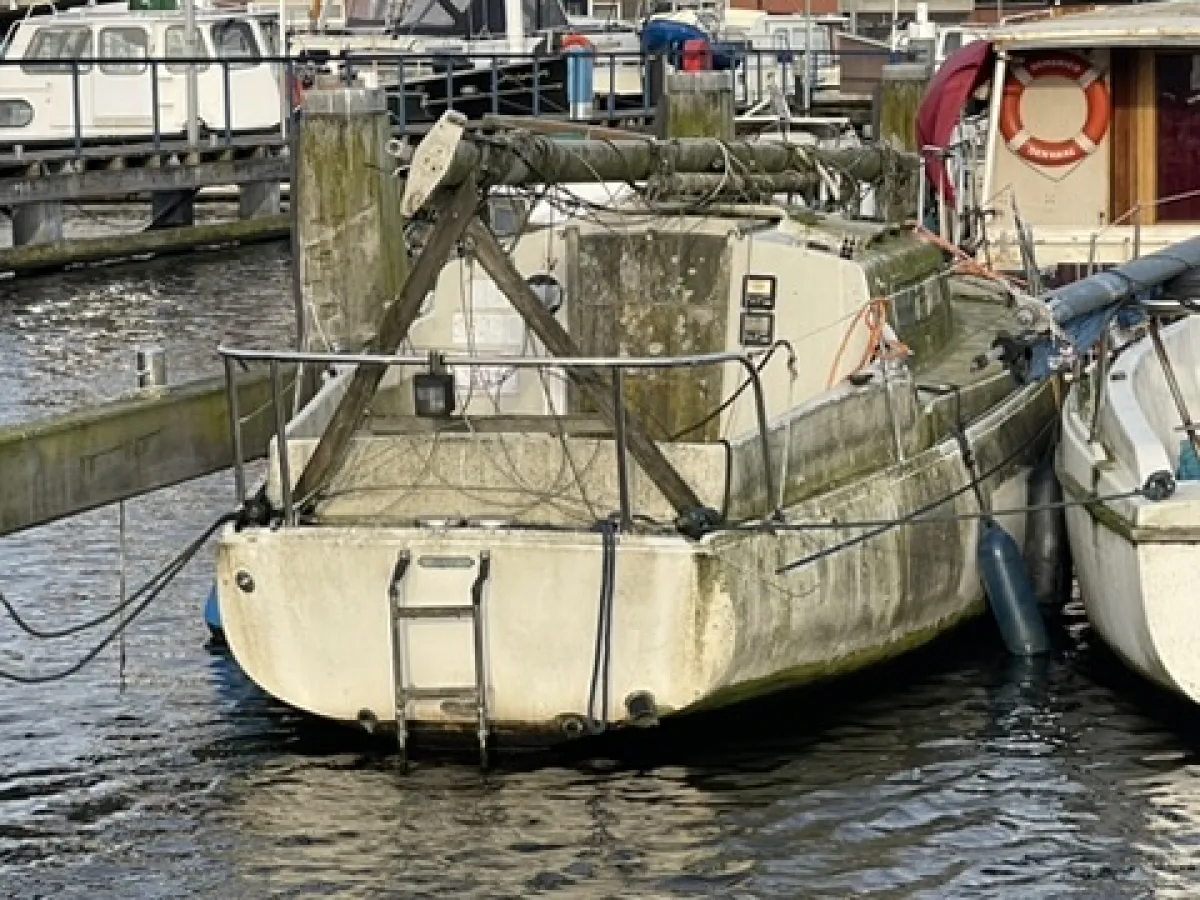 Polyester Budgetboat Cabin sailboat 700