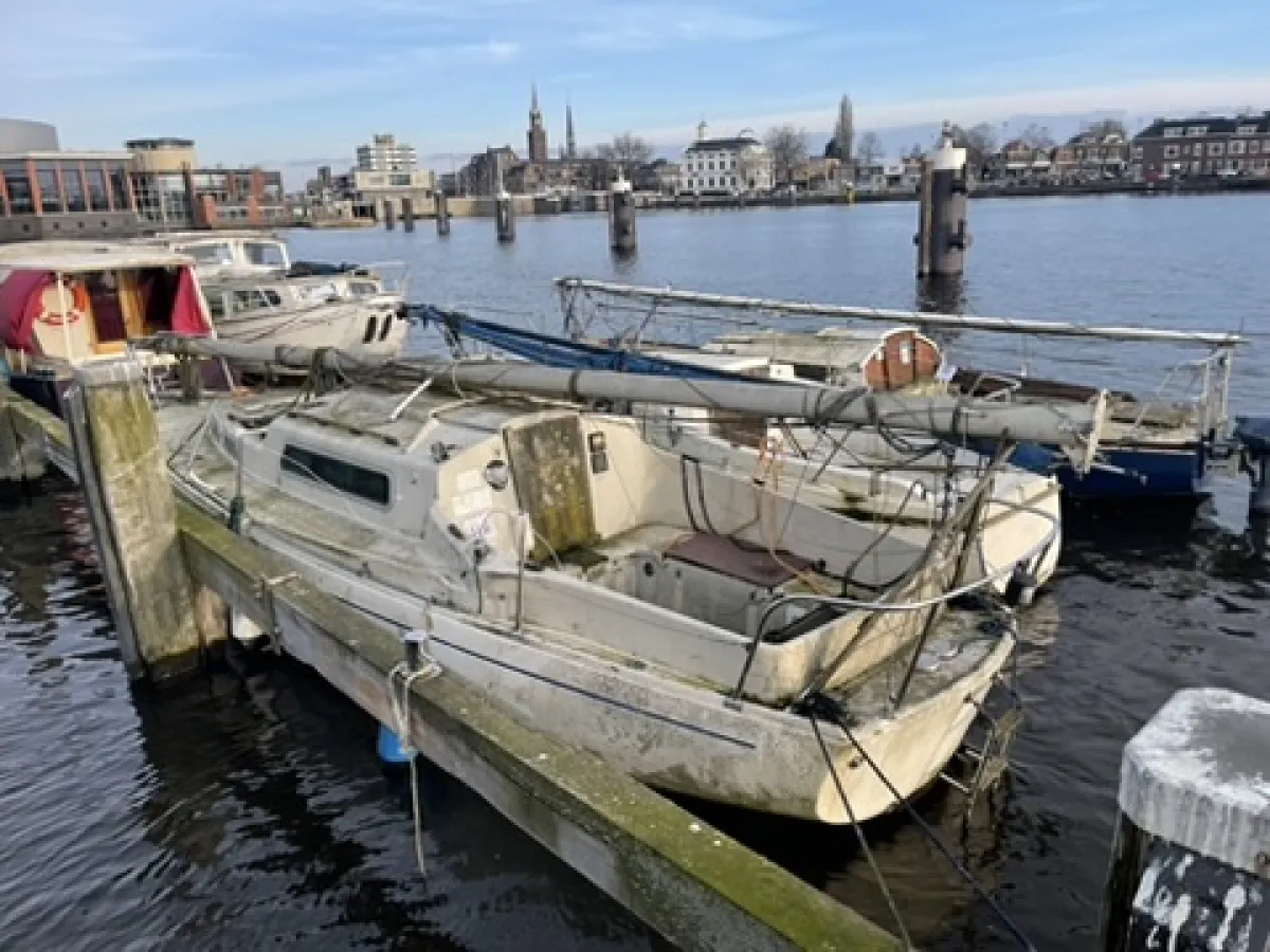 Polyester Budgetboat Cabin sailboat 700