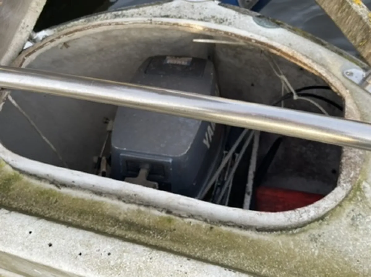 Polyester Budgetboat Cabin sailboat Midget