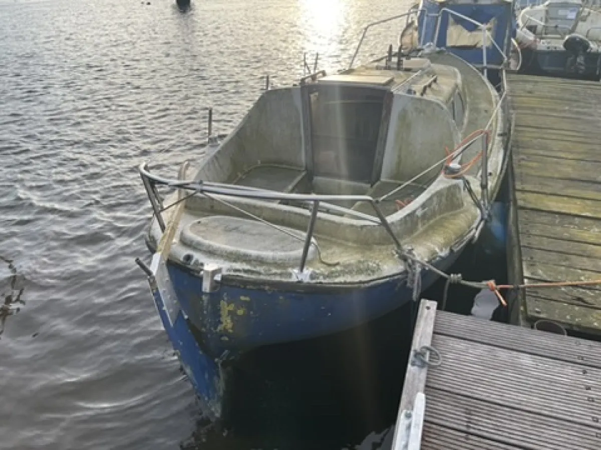 Polyester Budgetboat Cabin sailboat Midget