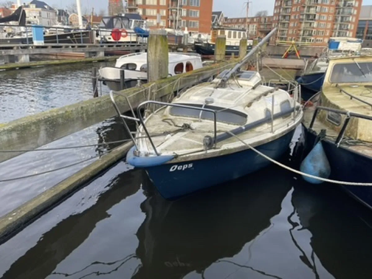 Polyester Budgetboat Cabin sailboat 600