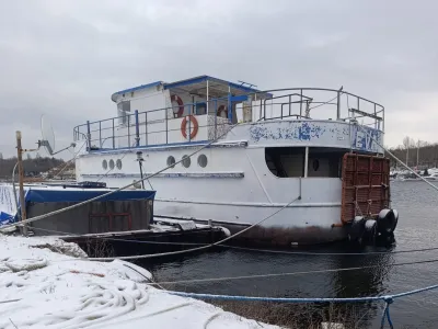 Steel Houseboat Trawler 1500 Photo 0