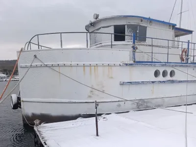 Steel Houseboat Trawler 1500 Photo 1