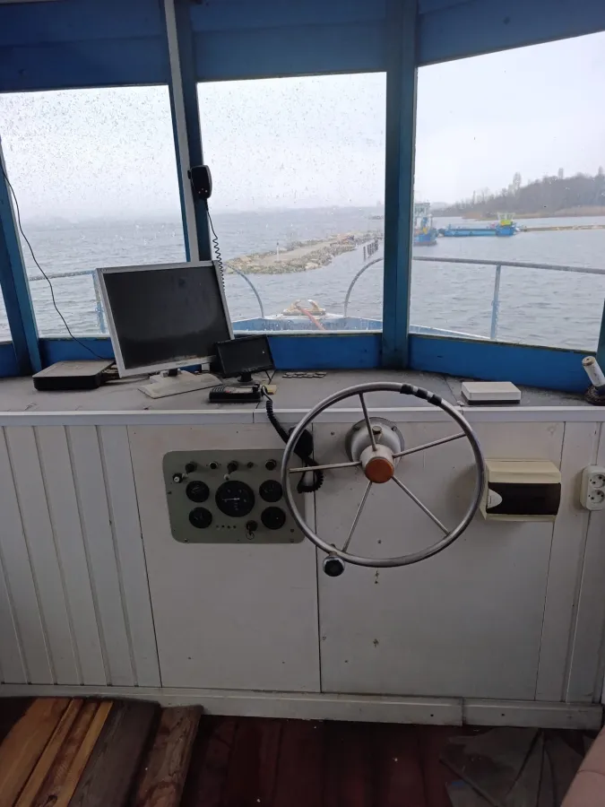 Steel Houseboat Trawler 1500