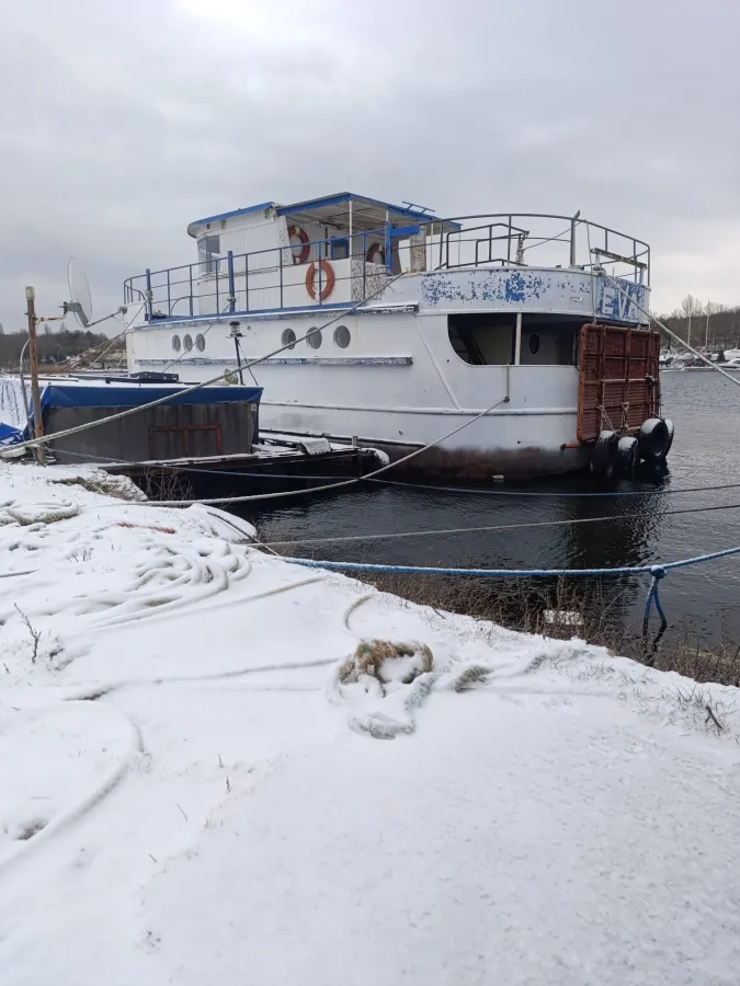 Steel Houseboat Trawler 1500