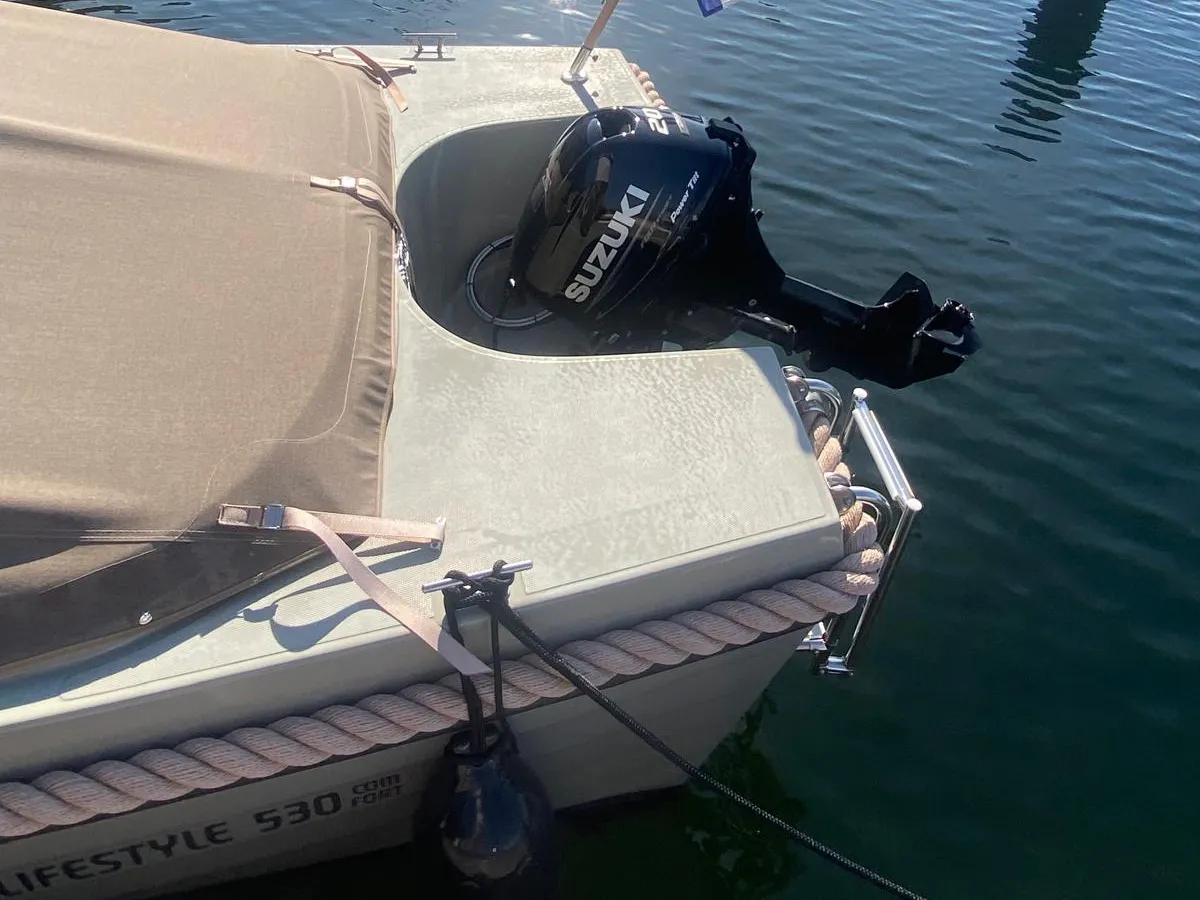 Polyester Sloop Lifestyle 530