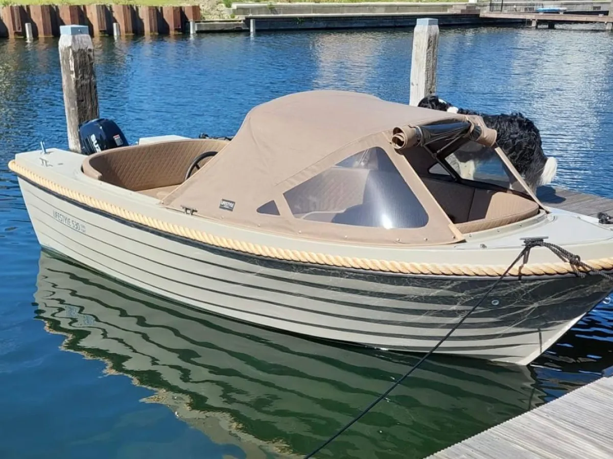 Polyester Sloop Lifestyle 530