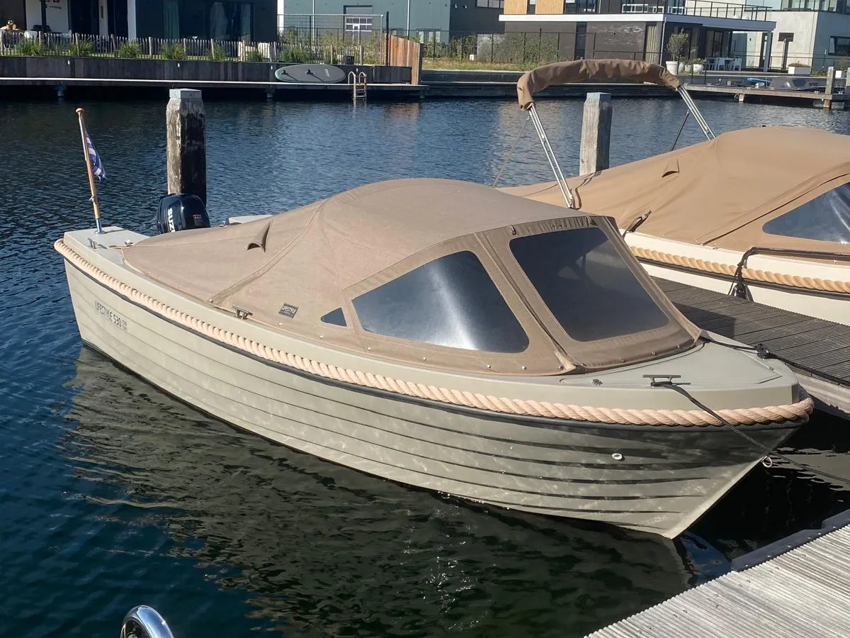 Polyester Sloop Lifestyle 530