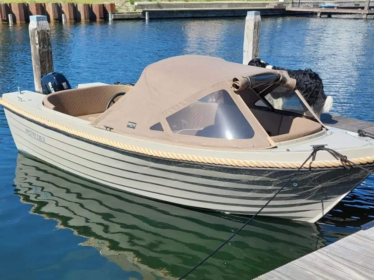 Polyester Sloop Lifestyle 530