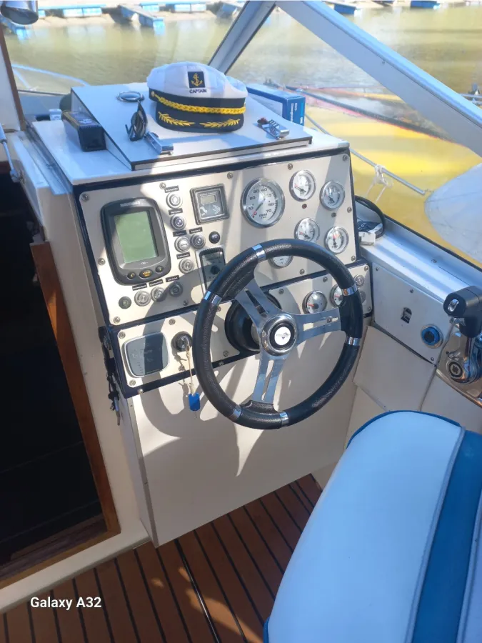 Polyester Motorboat Fairline 21