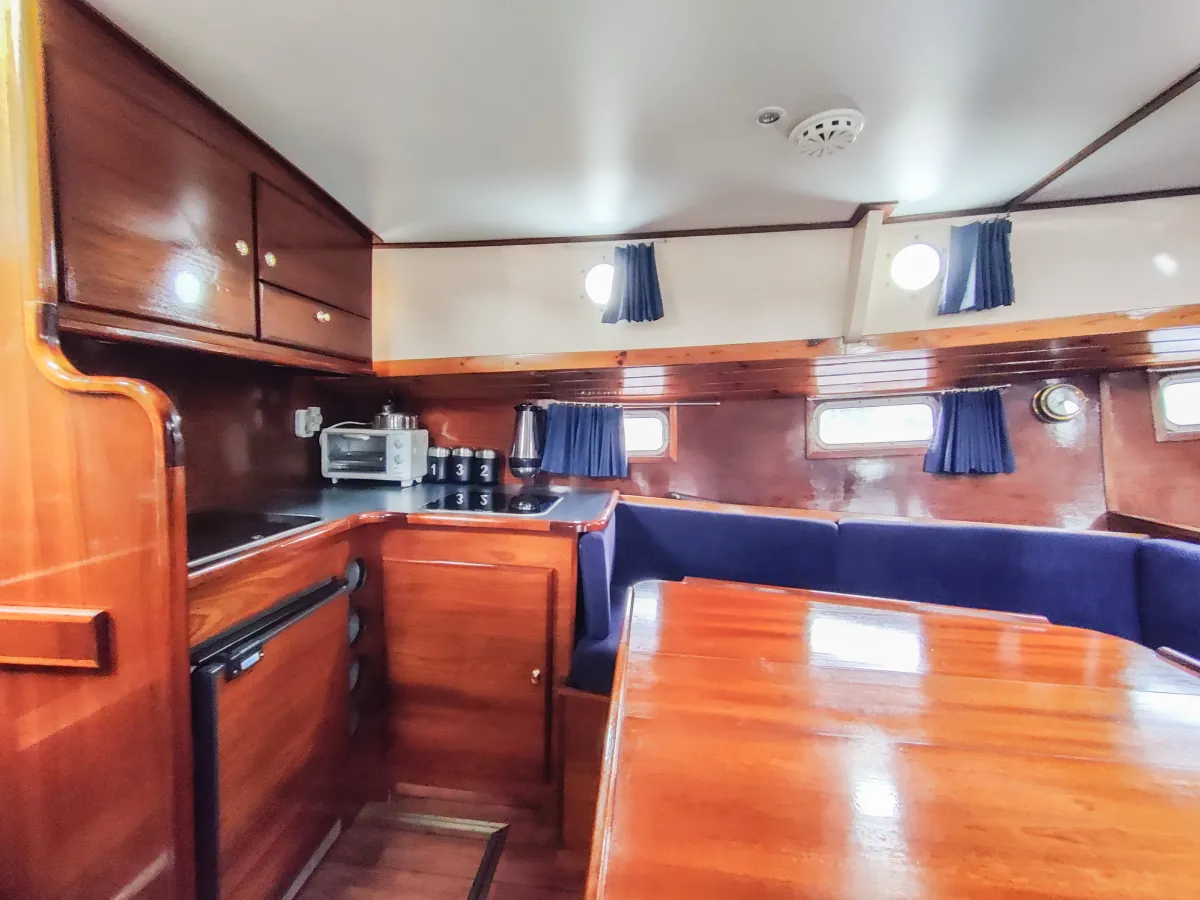 Staal Zeilboot Unter Elbe Motorsailer