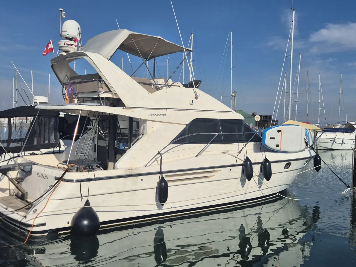 Anderes Material Motorboot Princess 380 Fly