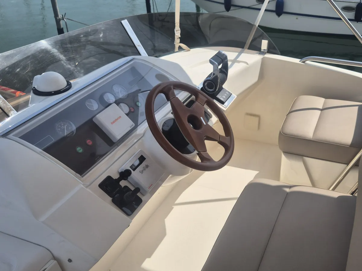 Anderes Material Motorboot Princess 380 Fly