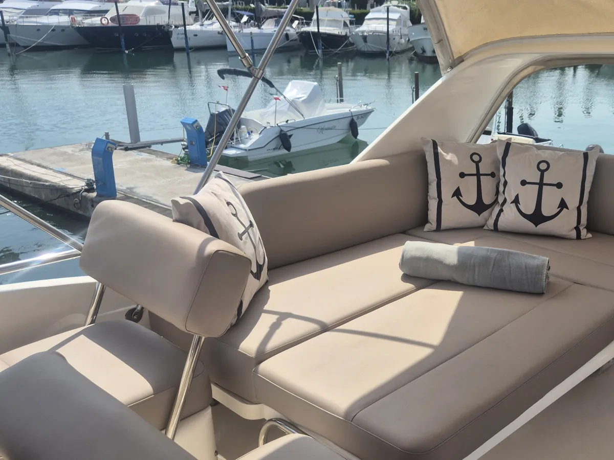 Anderes Material Motorboot Princess 380 Fly