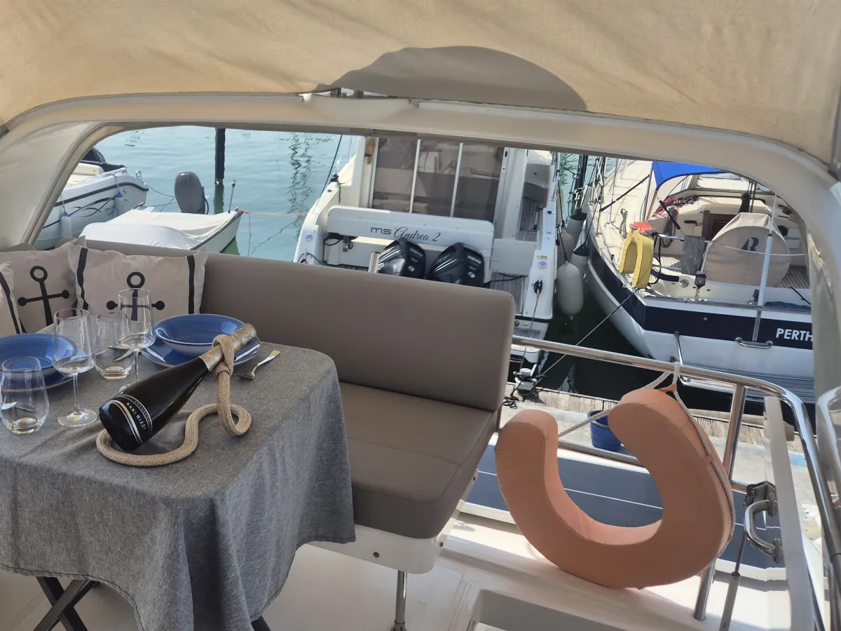 Anderes Material Motorboot Princess 380 Fly