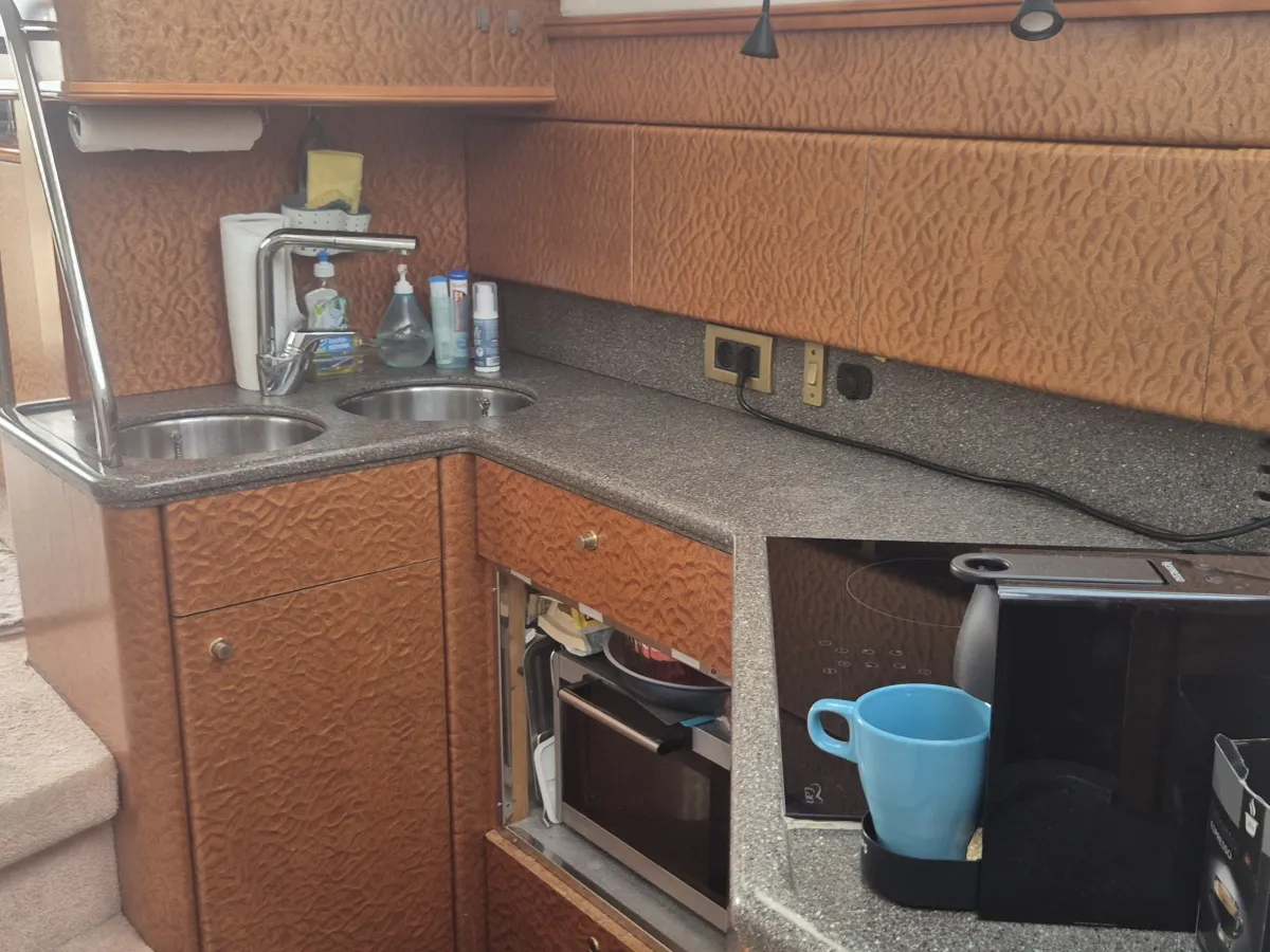 Anderes Material Motorboot Princess 380 Fly