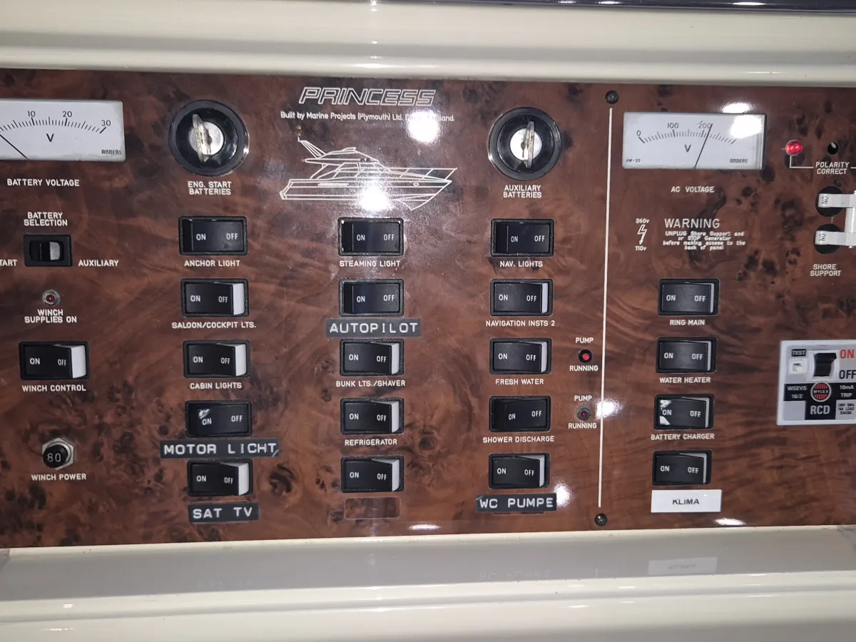 Anderes Material Motorboot Princess 380 Fly