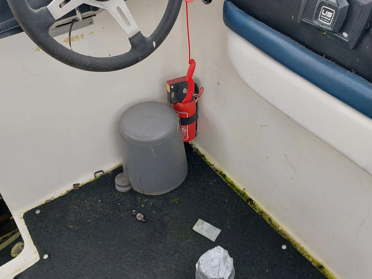 Polyester Speedboot Bayliner 2655 wide body