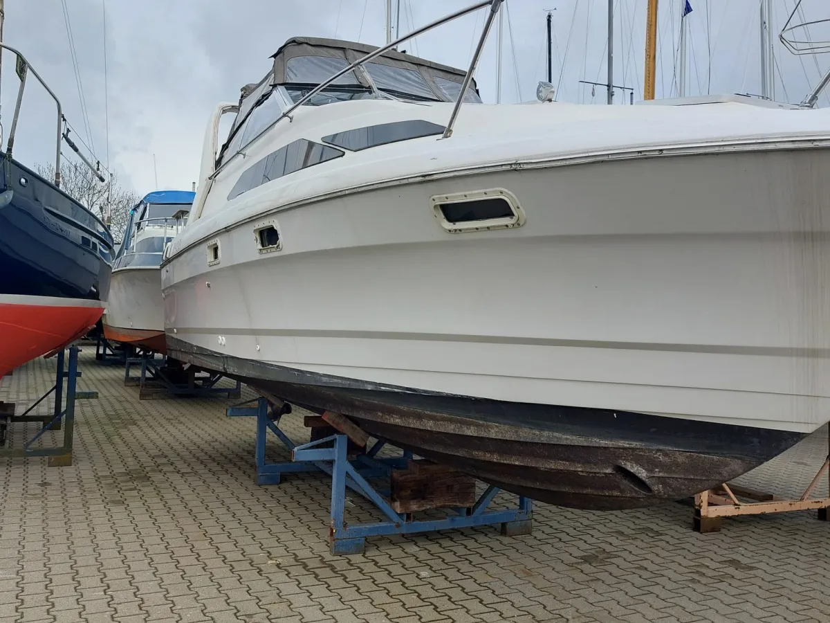 Polyester Speedboot Bayliner 2655 wide body