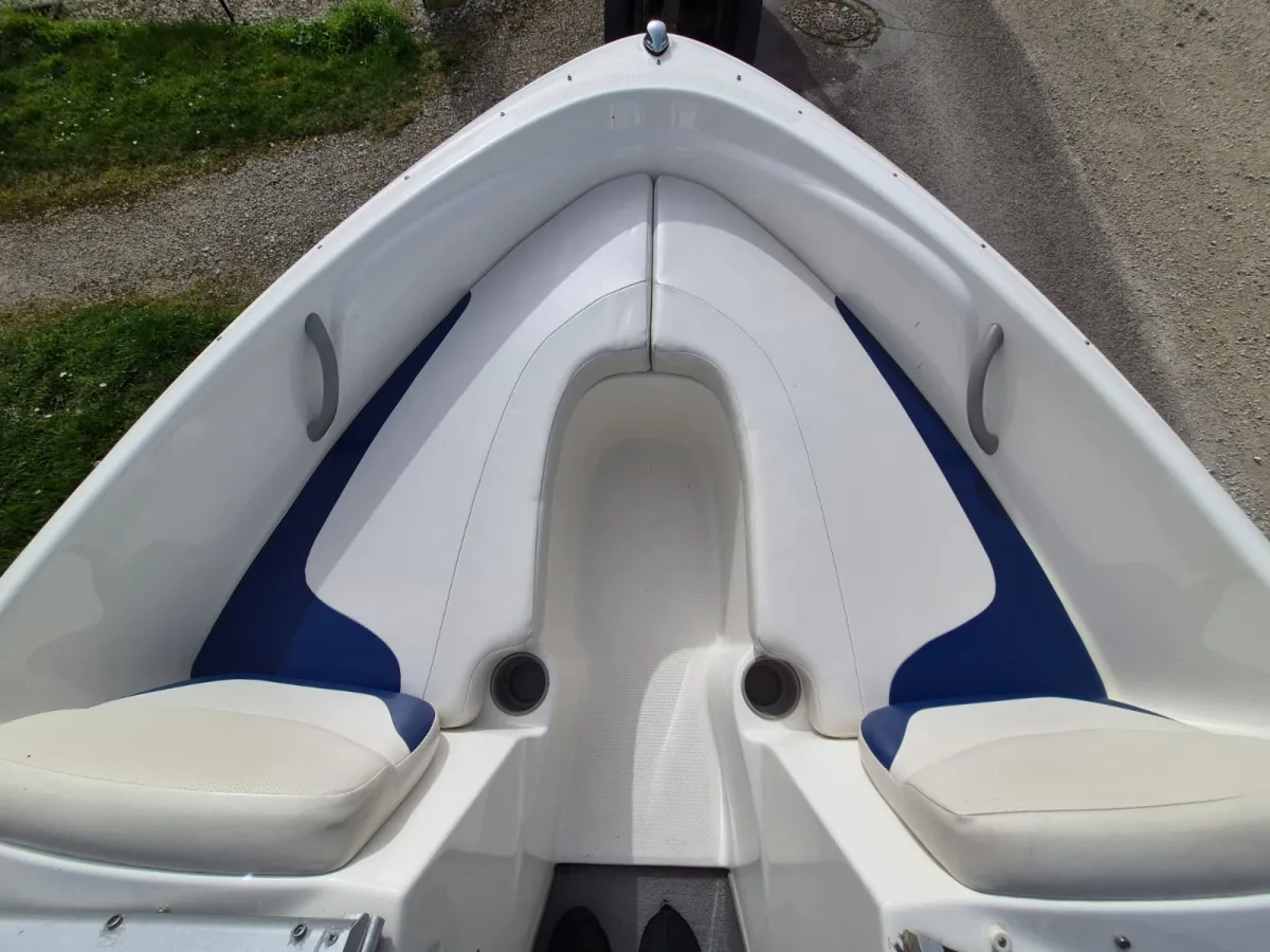 Polyester Motorboot Bayliner 175 XT