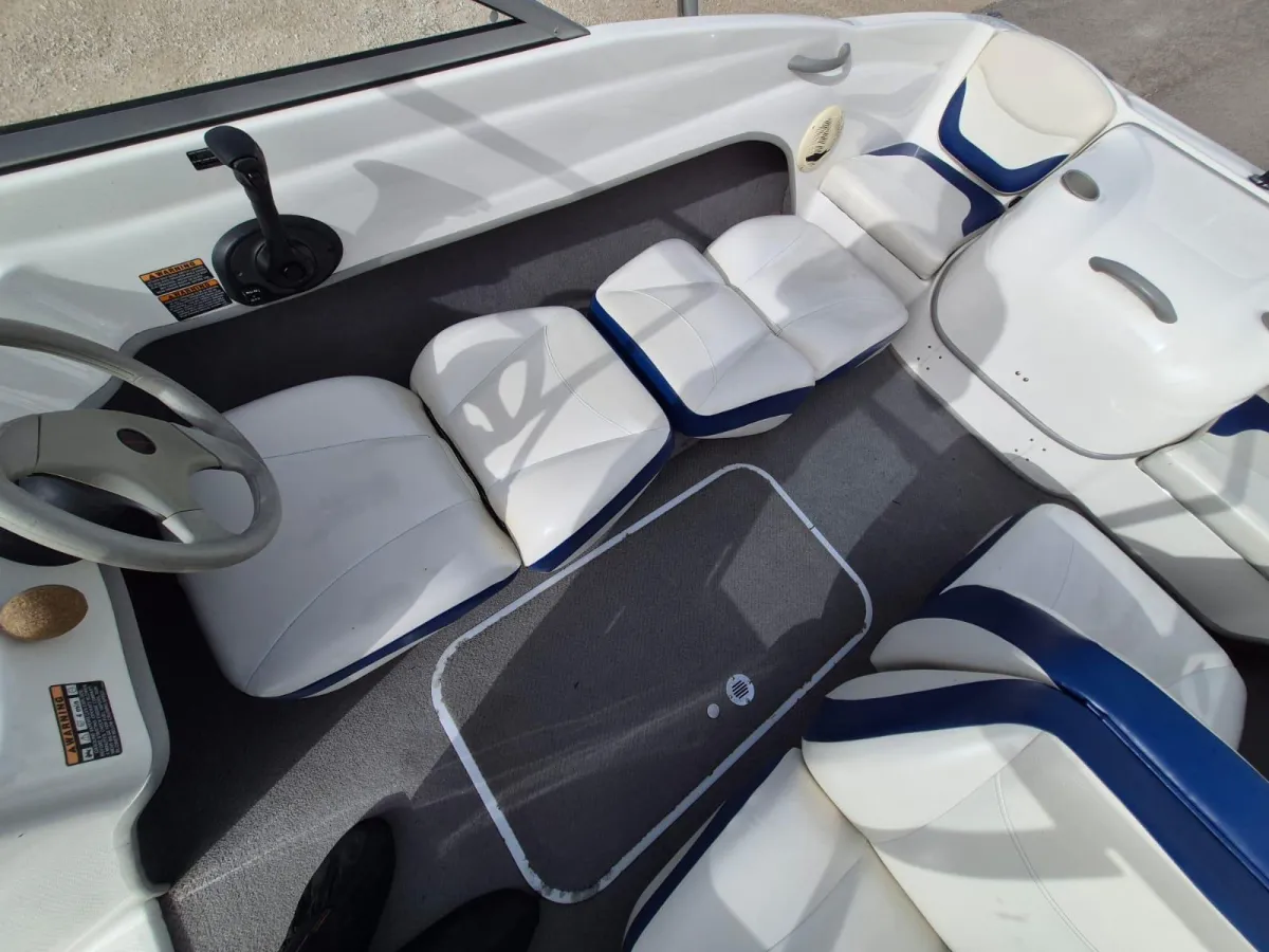 Polyester Motorboot Bayliner 175 XT