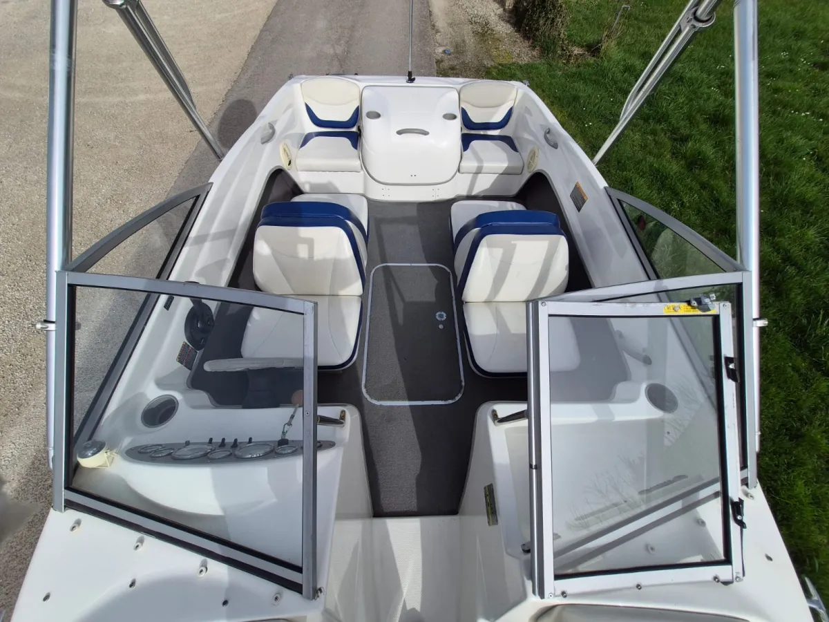 Polyester Motorboot Bayliner 175 XT