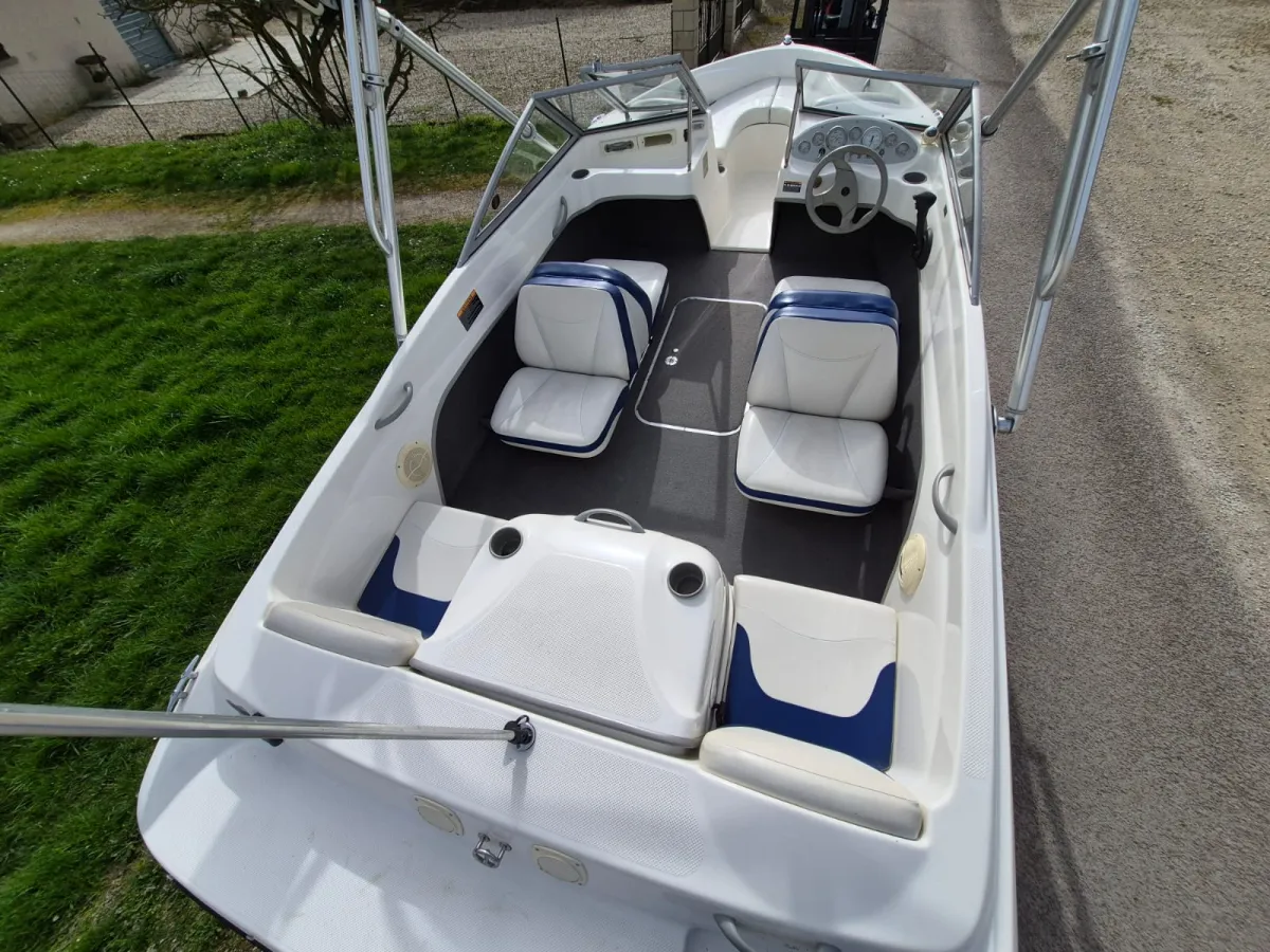 Polyester Motorboot Bayliner 175 XT
