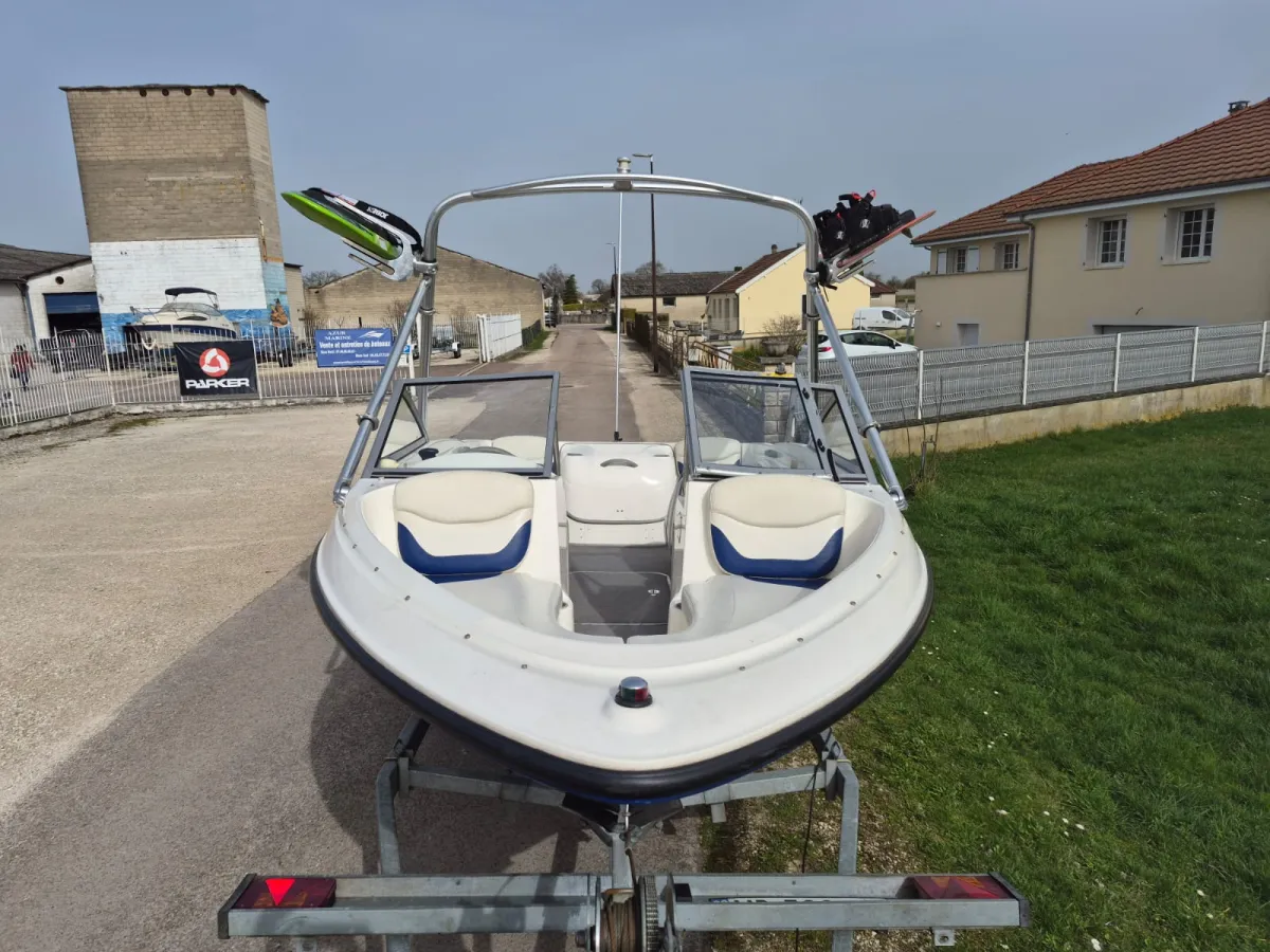 Polyester Motorboot Bayliner 175 XT