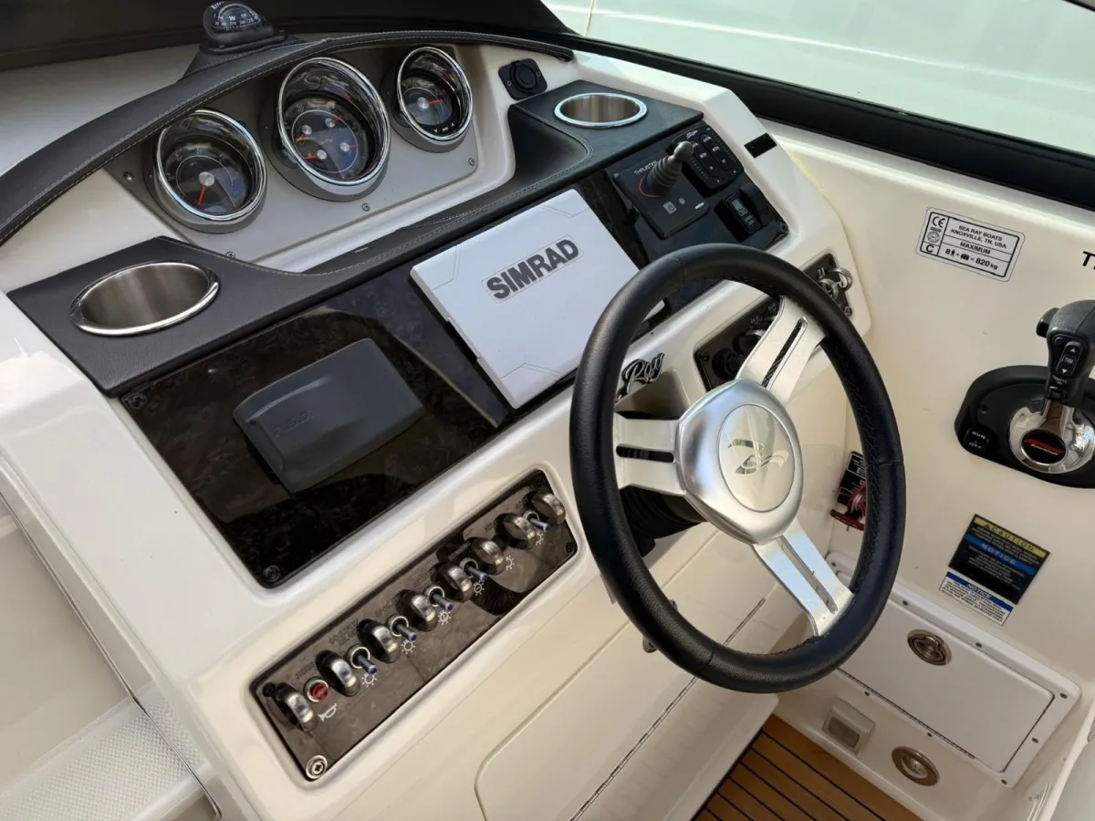 Polyester Motorboot Sea Ray 265 Sundancer