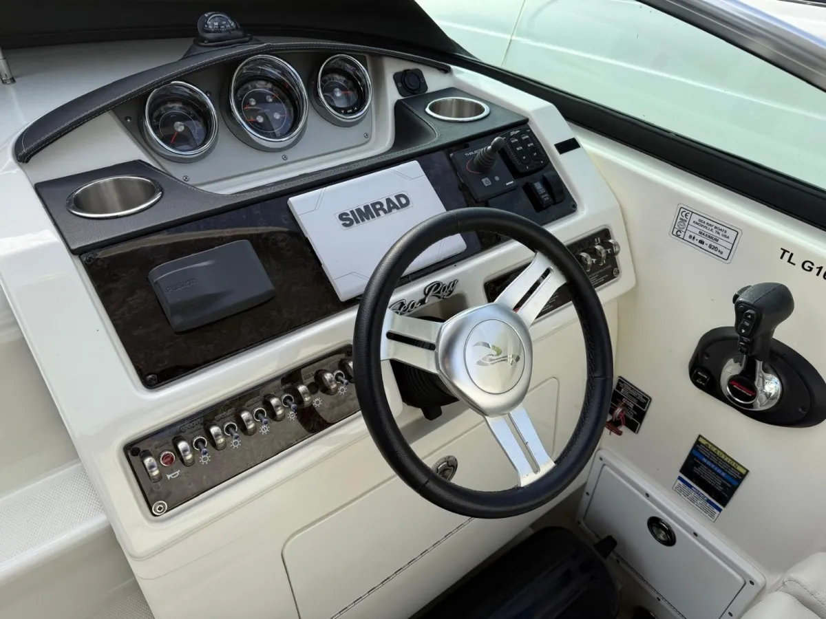 Polyester Motorboot Sea Ray 265 Sundancer