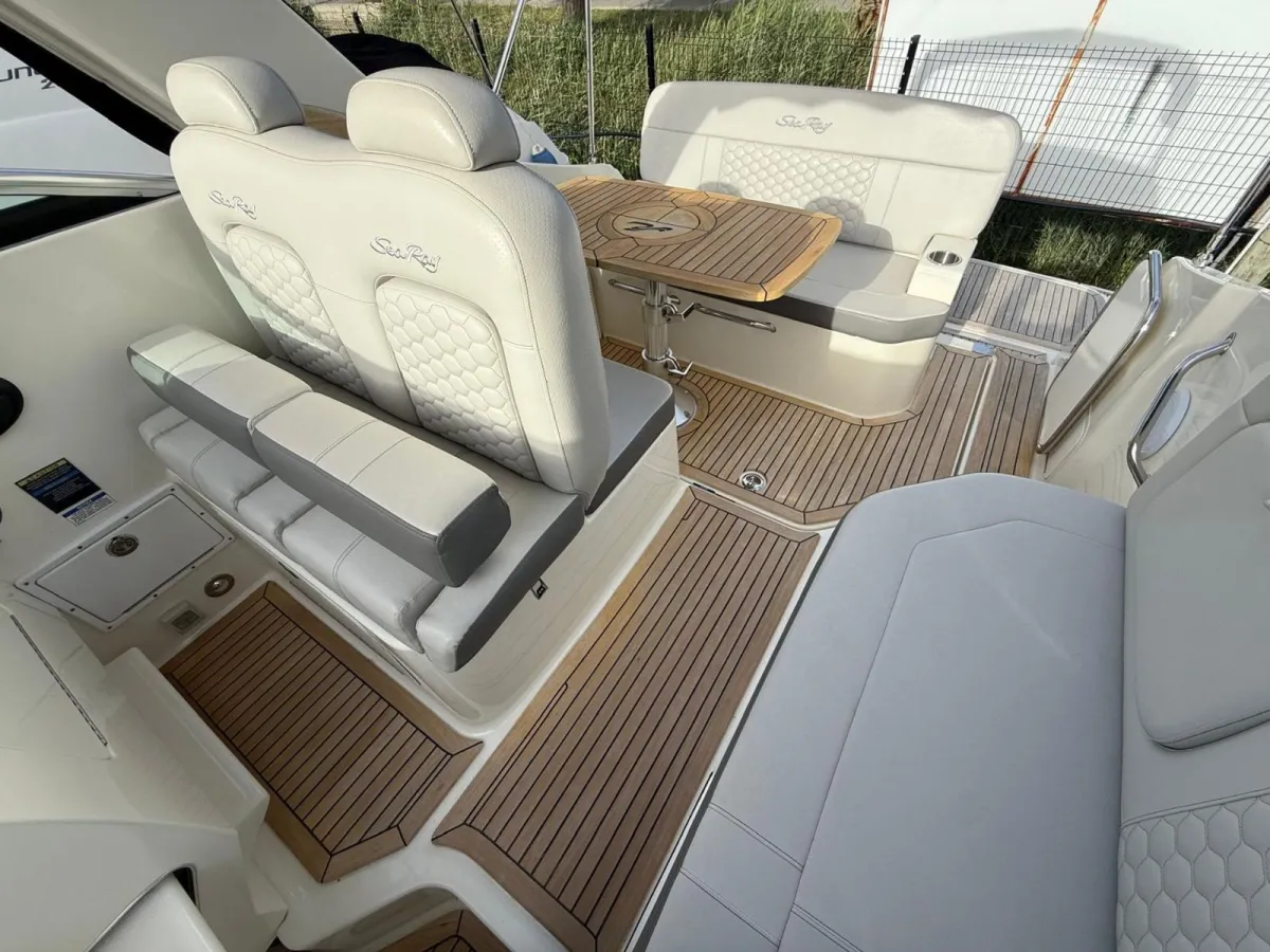 Polyester Motorboot Sea Ray 265 Sundancer