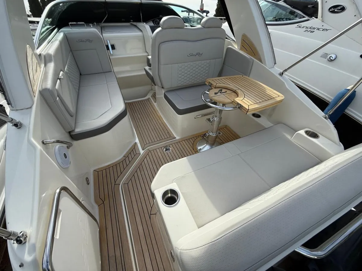 Polyester Motorboot Sea Ray 265 Sundancer