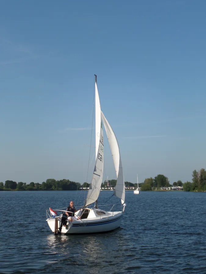 Polyester Sailboat Kelt 550