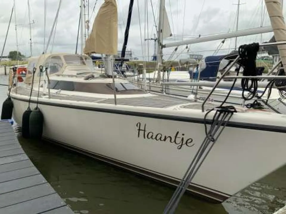 Polyester Sailboat Dehler Optima 101
