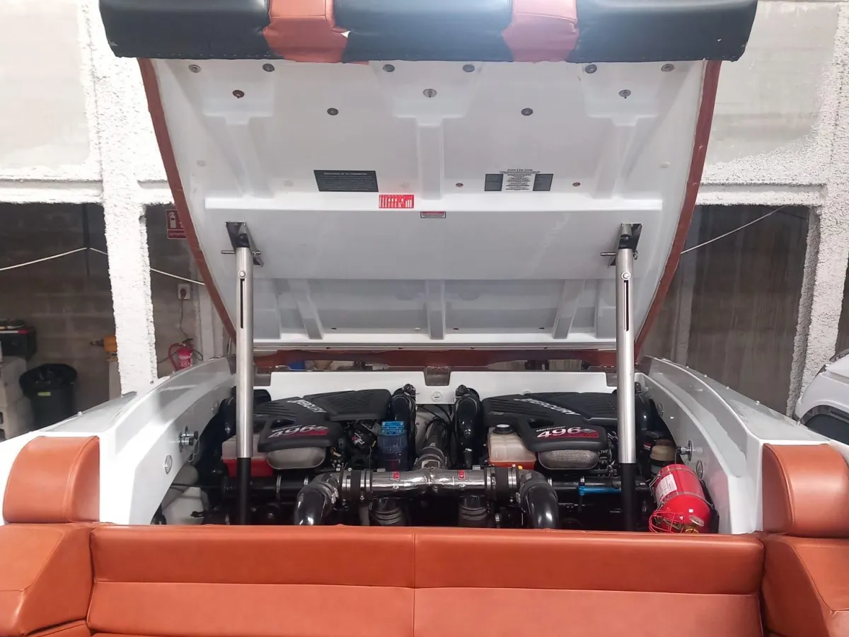 Polyester Speedboat Baja 40 Outlaw