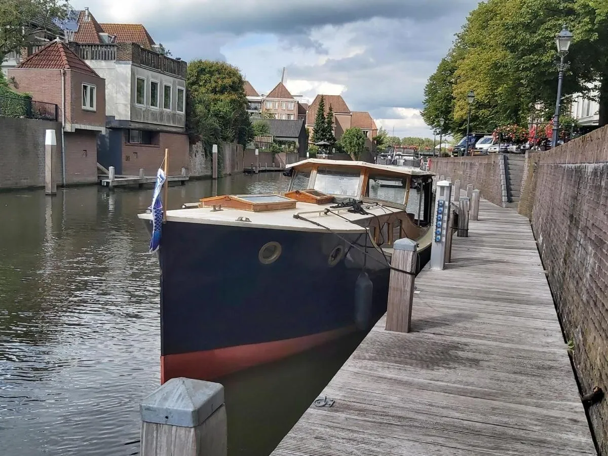 Staal Motorboot Bakdekker 900