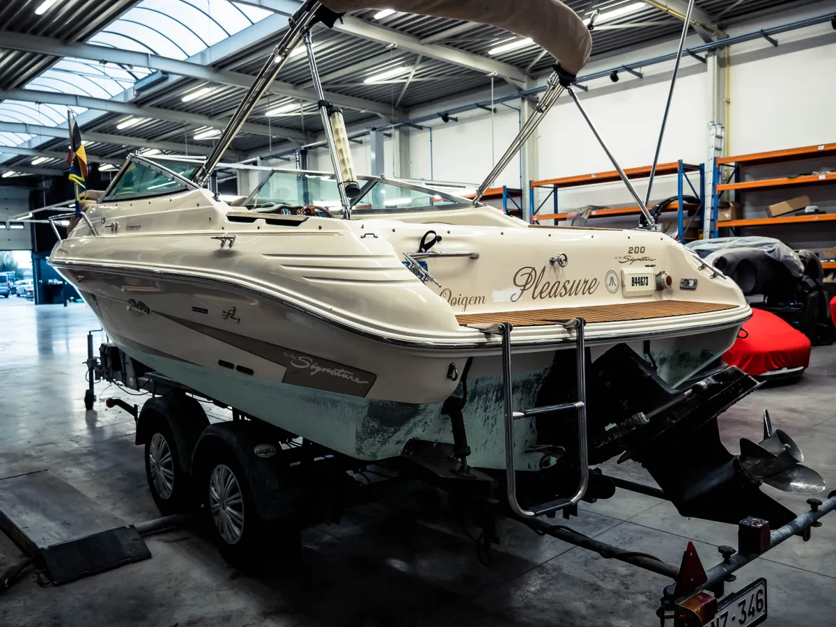 Polyester Motorboot Sea Ray 200 Signature